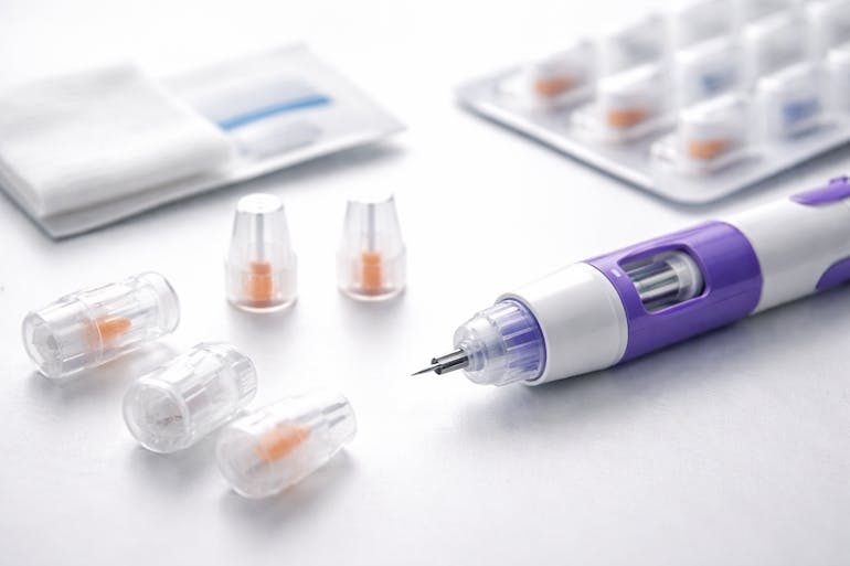 Generic injection pen and needles on a table
