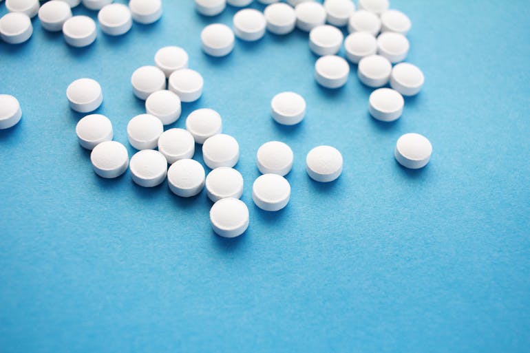 Paracetamol vs ibuprofen: shop now at medino to help covid-19 symptoms